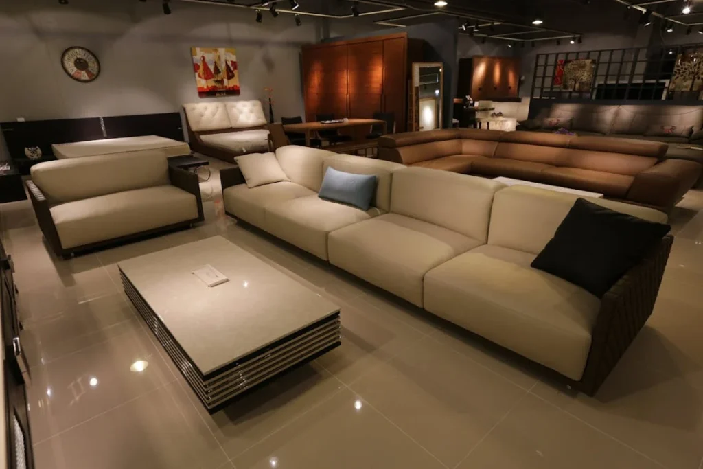 Elegante sala de estar en un piso de lujo en venta en Barceloneta.